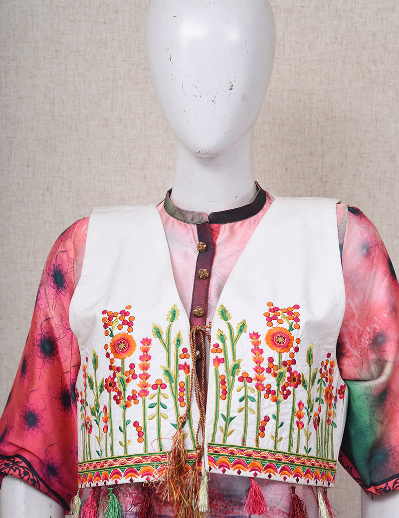WomenEmbroidedWaistcoatWhite_1.jpg