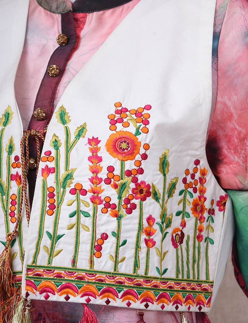 WomenEmbroidedWaistcoatWhite_2.jpg
